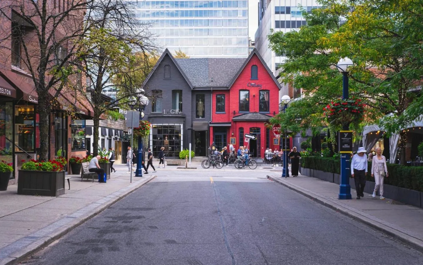 Luxe Yorkville Unit Near Restaurants Fashion Ttc Toronto Canada