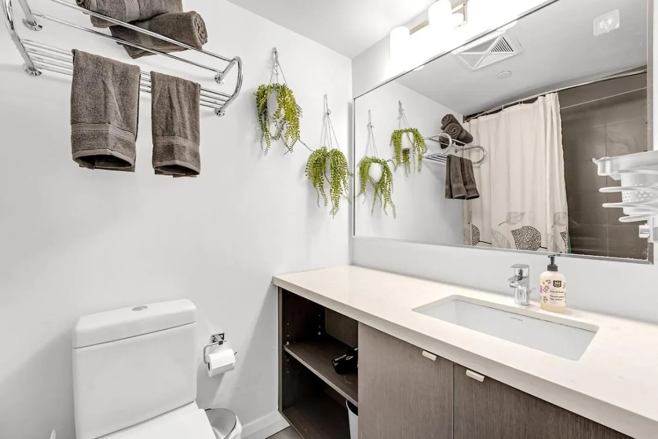 Luxe Yorkville Unit Near Restaurants Fashion Ttc Toronto