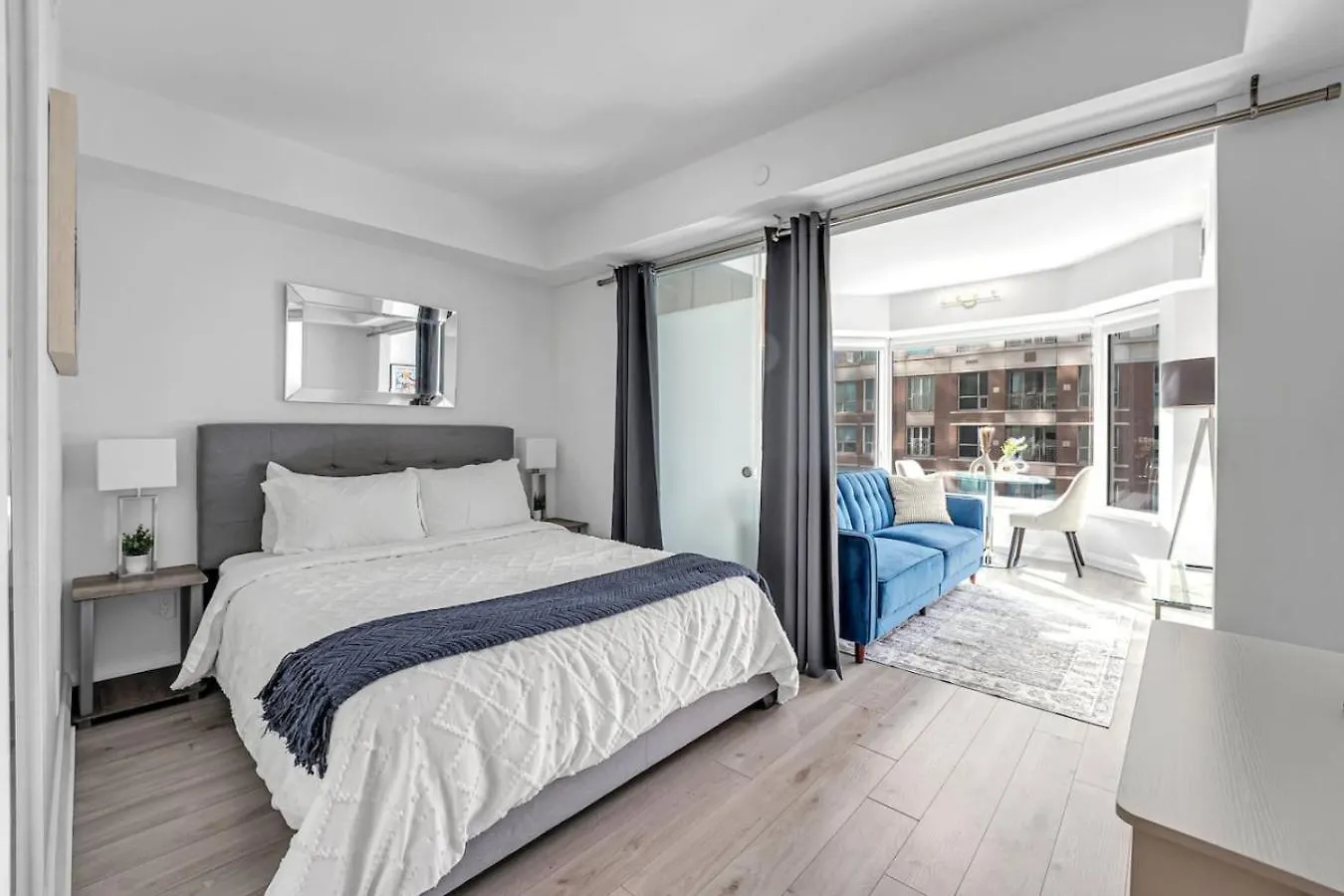 Luxe Yorkville Unit Near Restaurants Fashion Ttc Toronto