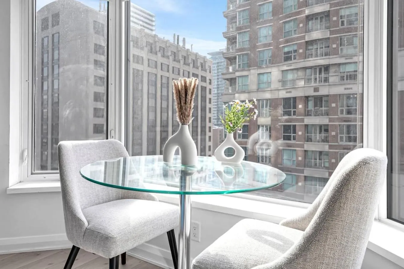 Luxe Yorkville Unit Near Restaurants Fashion Ttc Toronto 0*,  Canada